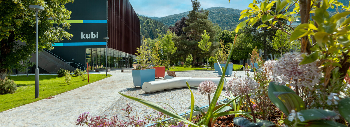 Das Kubi Gebäude der FH Kufstein Tirol und der Campus. | © FH Kufstein Tirol