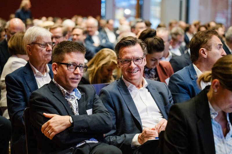 Teilnehmer des Internationalen Symposiums zur Restrukturierung hören aufmerksam der Präsentation zu. | © FH Kufstein Tirol