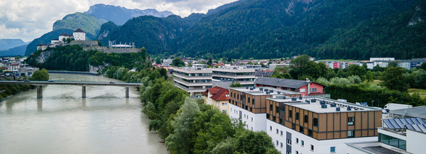 Panoramaaufnahme des Studentenwohnheims neben dem Inn | © Holzbau Lengauer-Stockner GmbH