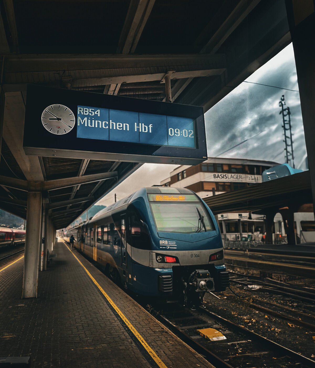 Stehender Zug am Bahnhof Kufstein | © FH Kufstein Tirol ki-adaptiert