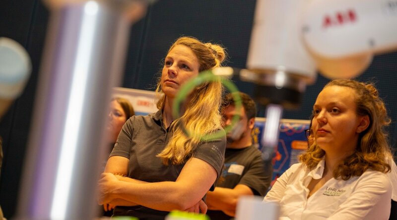 Interessierte Zuhörerinnen der Eröffnungsreden zum Girls! TECH UP Day an der FH Kufstein Tirol.  | © OVE