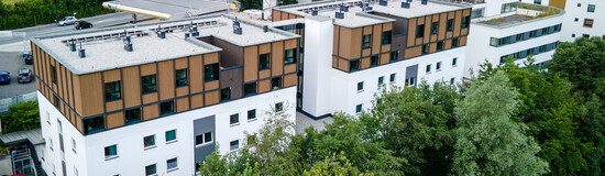 Eine Aufsicht aller Gebäude der International Student Residence der FH Kufstein Tirol. | © Holzbau Lengauer-Stockner GmbH