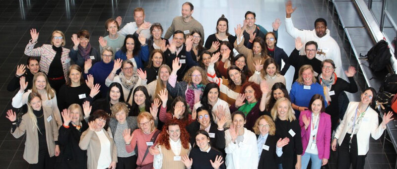 Finnland_Staff_Week Ein Gruppenfoto von Teilnehmerinnen und Teilnehmern des Staff-Week Events in Finnland.