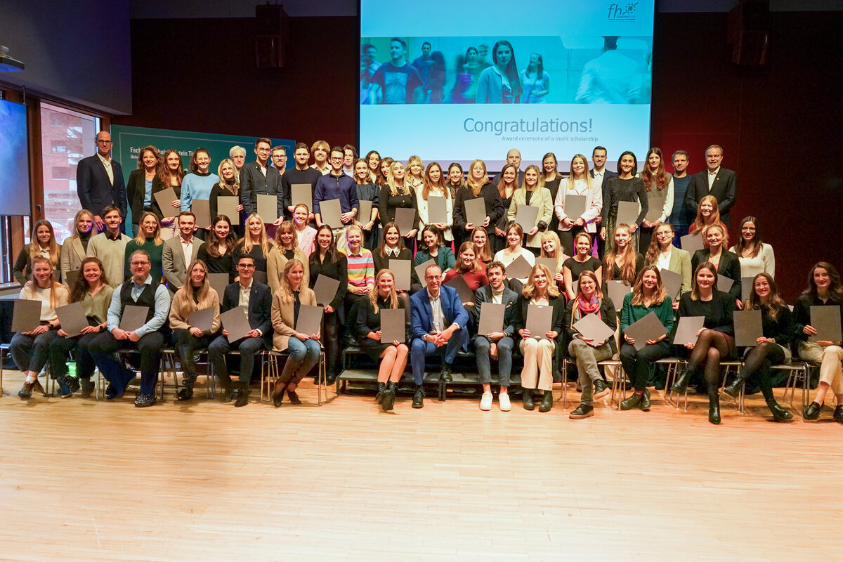 Gruppenbild-Leistungsträger-Empfängerinnen-2024 | © FH Kufstein Tirol Gruppenbild der Leistungsträger-Empfänger:innen 2024 | © FH Kufstein Tirol