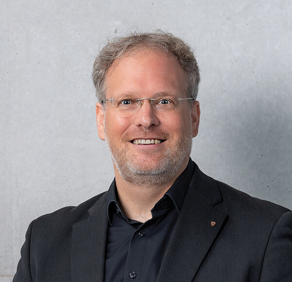 Christian Huber - Studiengangsleiter Bachelor Energie- & Nachhaltigkeitsmanagement, Facility Management & Immobilienwirtschaft / Master Energie- & Nachhaltigkeitsmanagement, Facility- & Immobilienmanagement / Institut für Sustain & Estate | © FH Kufstein Tirol Christian Huber, Studiengangsleiter Bachelor Energie- & Nachhaltigkeitsmanagement, Facility Management & Immobilienwirtschaft / Master Energie- & Nachhaltigkeitsmanagement, Facility- & Immobilienmanagement / Institut für Sustain & Estate | © FH Kufstein Tirol