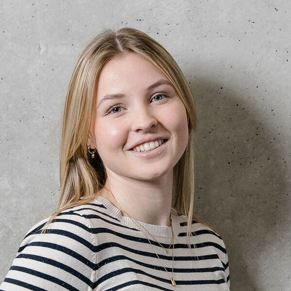 Jule Acker - Studentin im Bachelorstudiengang Marketing und Kommunikationsmanagement  | © FH Kufstein Tirol Jule Acker, Studentin im Bachelorstudiengang Marketing und Kommunikationsmanagement | © FH Kufstein Tirol