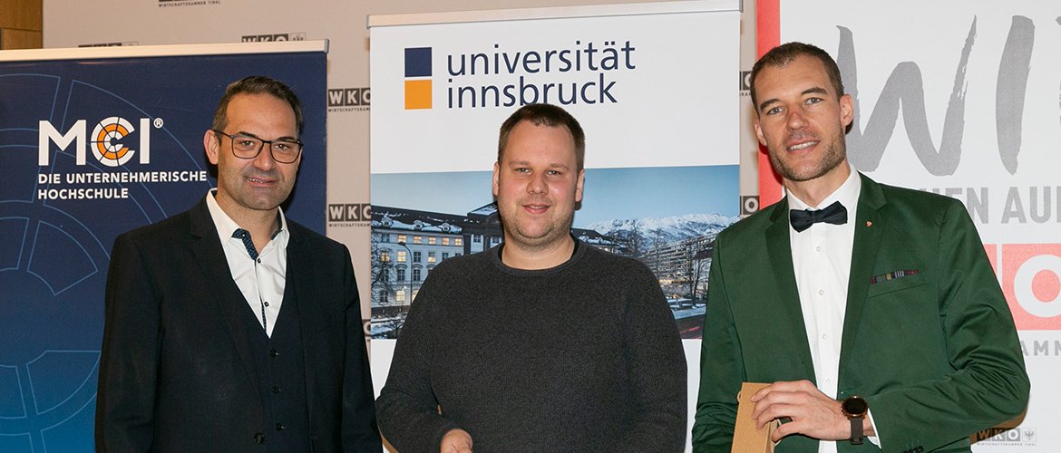 v.l.n.r.: WK-Präsident Christoph Walser, Preisträger Manuel Brunner und FH-Vizerektor Michael Kohlegger 